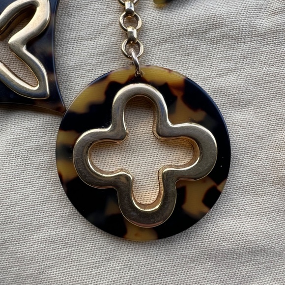 Authentic Louis Vuitton Tortoise Shell Resin Insolence Key Holder and Bag Charm - Picture 4 of 14